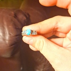 A genuine Antique turquoise ring size 8. ✨️